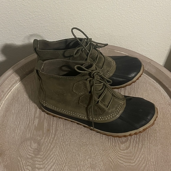 Sorel Waterproof Boots - Picture 2 of 7